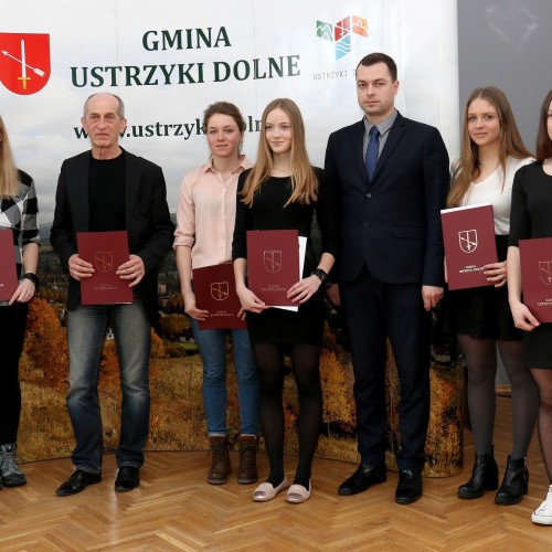 Wręczenie nagród i stypendiów uzdolnionej młodzieży